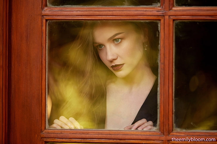 Emily Bloom, brunette, women, window, looking away, looking out window, HD wallpaper