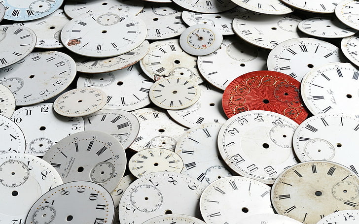 round watche plates, clocks, dials, numbers, circle, white, large group of objects