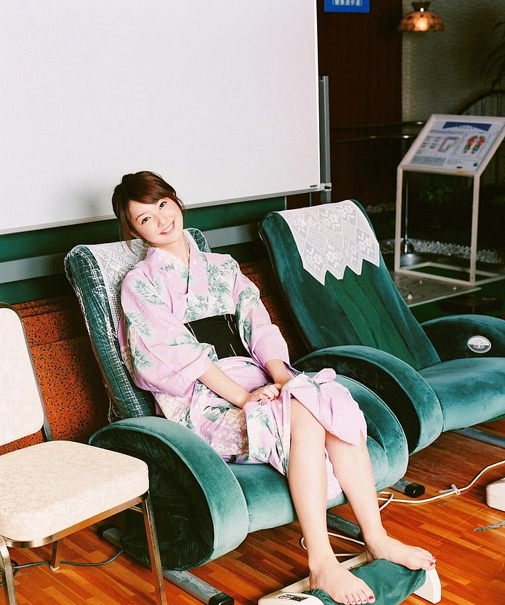 Sasaki Nozomi, Asian, Visual Young Jum, sitting, one person