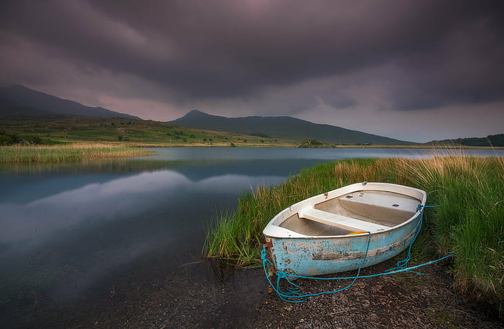teal and white paddle boat under gray sky, gader, snowdonia, gader, snowdonia