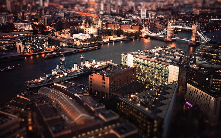 ship on body of water towards Tower Bridge, London, aerial photography of buildings near Brooklyn Bridge, HD wallpaper