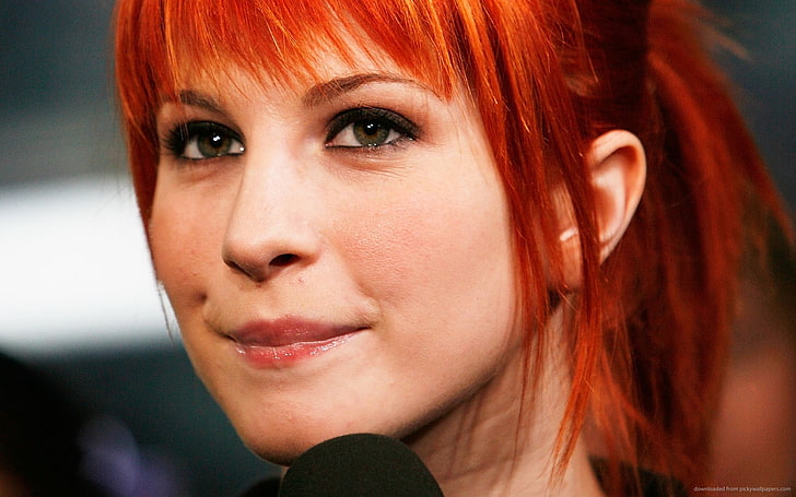 Hayley Williams' Iconic Orange and Blue Hair - wide 6