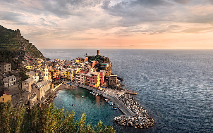 Vernazza Town In Italy One Of The Seven Centuries Old Villages That Make Up Cinque Terre Province La Spezia Hd Wallpaper For Desktop 3840×2400, HD wallpaper