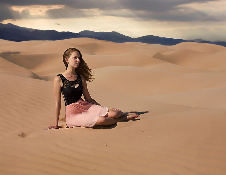 women's black sleeveless top, sand, desert, model, women outdoors