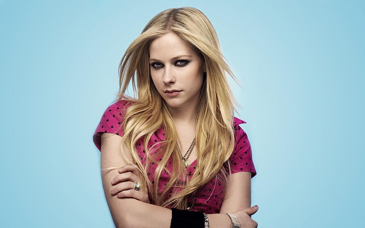 Avril Lavigne, singer, blonde, arms crossed, arms on chest