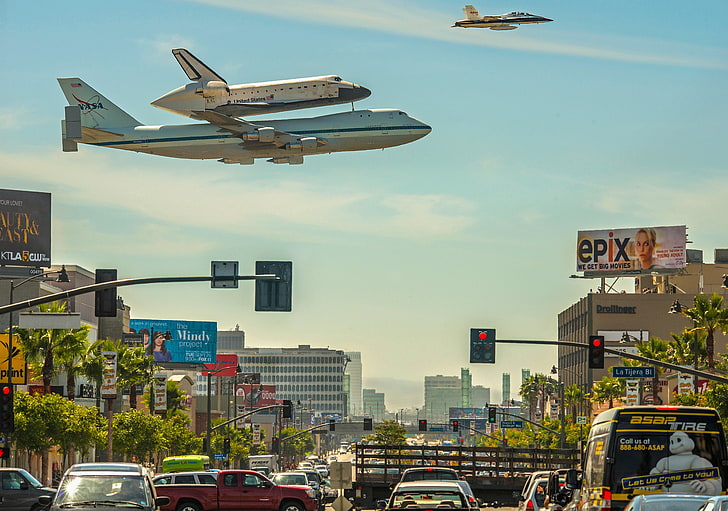 white airliner, planes, city, Space Shuttle Endeavour, transportation, HD wallpaper