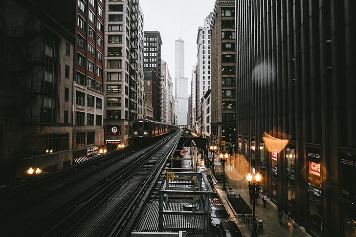 gray train, building, lights, Chicago, evening, glare, city, USA, HD wallpaper