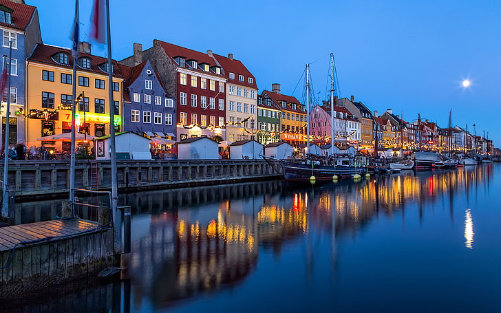 Nyhavn District On Shore Channel And Entertainment In Copenhagen Denmark Christmas Market Lights Boats Reflection In The Water Wallpaper Hd 3840×2400, HD wallpaper