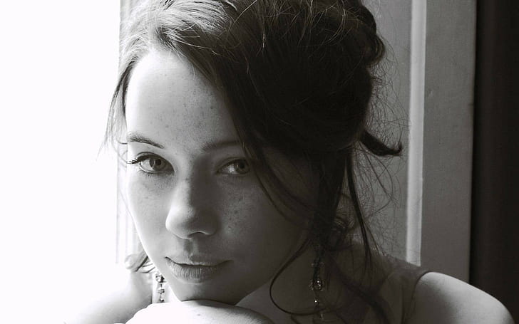 HD wallpaper: freckles, model, long hair, Anna Popplewell, bare shoulders |  Wallpaper Flare