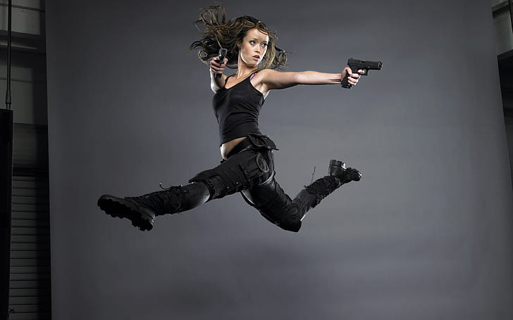 Summer Glau With Guns, actress, dancer, celebrity, hollywood actresses