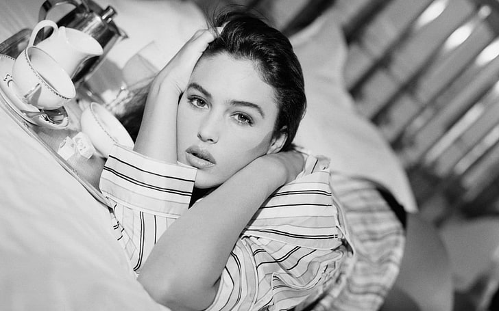 Monica Bellucci In Black And White, women's striped long-sleeved top, HD wallpaper