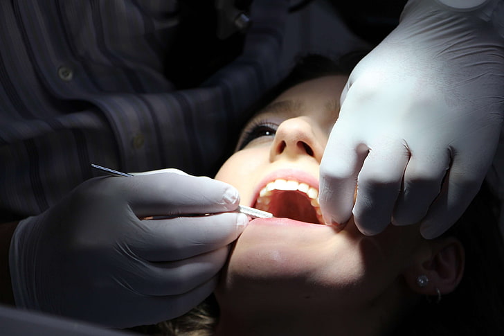 brushing teeth, catching teeth, dental instruments, dental intervention