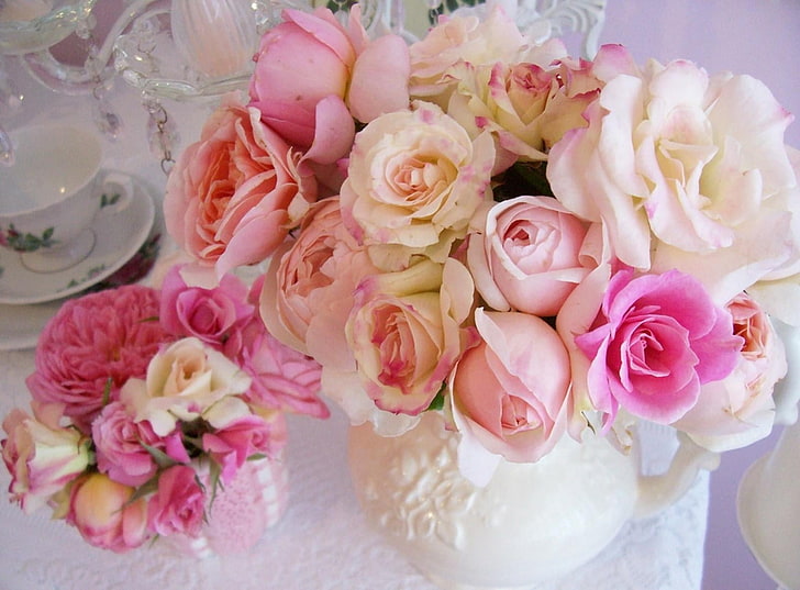 pink and white roses centerpiece, flowers, vase, bouquet, table