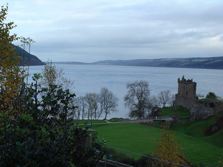 Urquhart Castle, Loch Ness, scotland, inverness, uquhart, animals, HD wallpaper