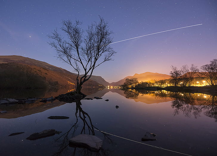 shooting star with reflective photography of bare tree with lighted house during golden hour, llyn padarn, llanberis, snowdonia, llyn padarn, llanberis, snowdonia, HD wallpaper