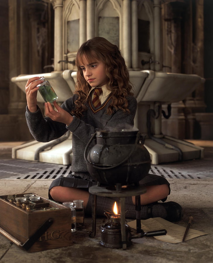 Hermione Granger 1080P, 2K, 4K, 5K HD wallpapers free download.
