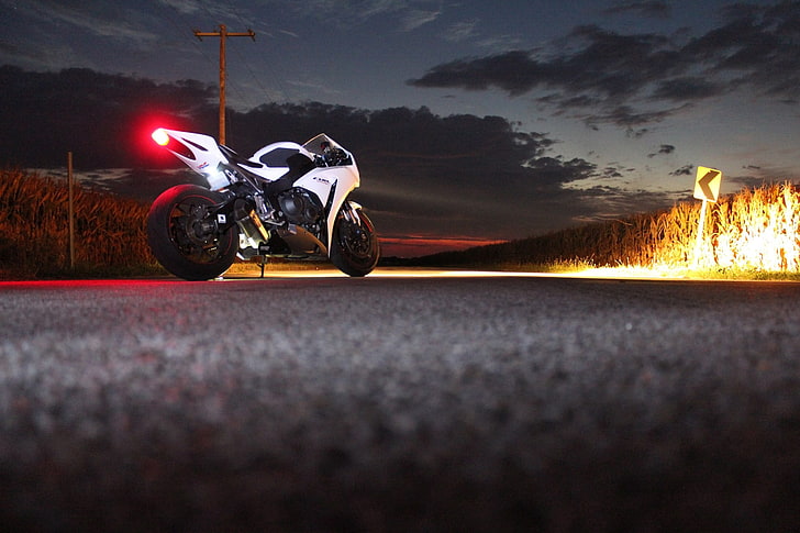 photo of white sports bike on roadway during nightime, Honda