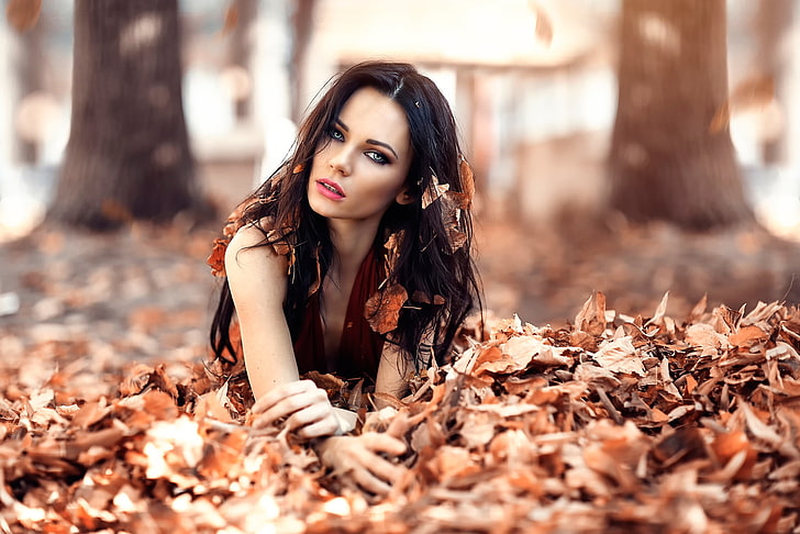 woman lying on dry leaves, autumn, girl, hair, awakening, Alessandro Di Cicco, HD wallpaper