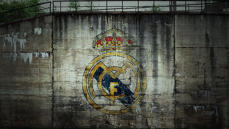Real Madrid logo, football, blancos, flag, old, symbol, wood - Material