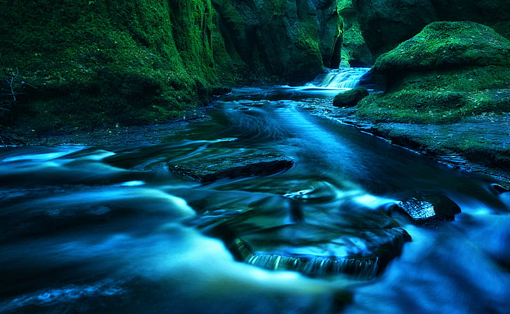 landscape photography of waterfalls and rock formations, Devil's Pulpit