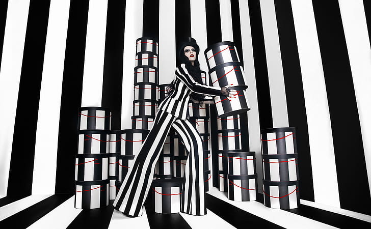 vertical-stripes-fashion-trend-women-wallpaper-preview.jpg