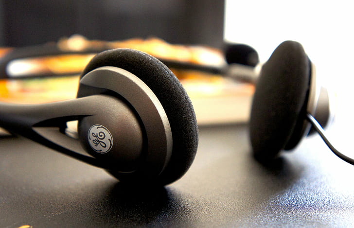 black GE headset whit black surface, headphone, music, audio, HD wallpaper