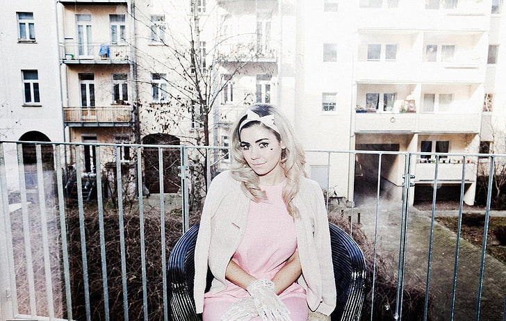 Marina and the Diamonds, women, hair bows, pink dress, blond hair
