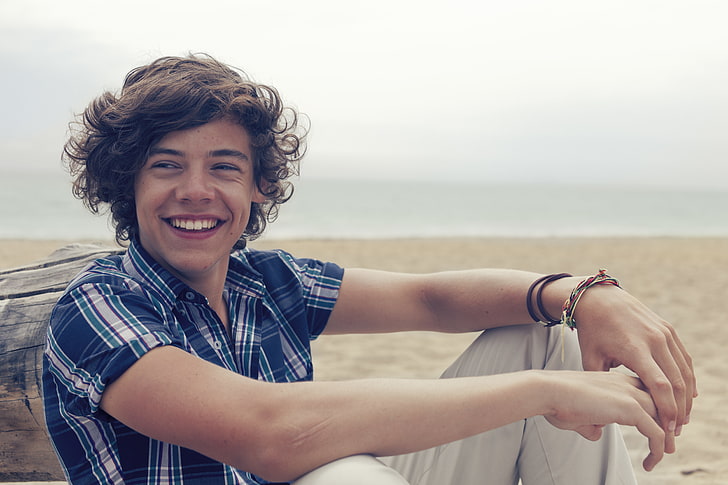 men's white and blue collared top, Harry Styles, One Direction, HD wallpaper