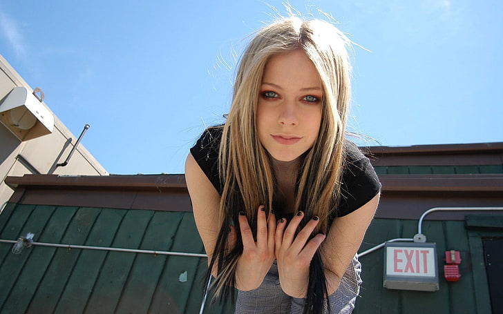 Avril Lavigne, face, singer, celebrity, women, people, outdoors, HD wallpaper