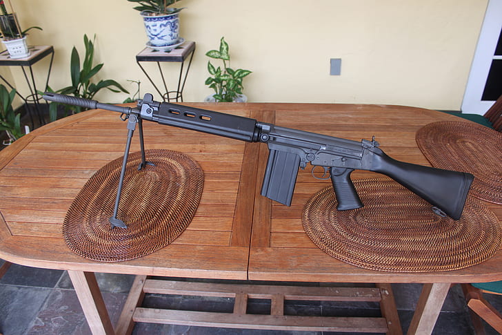 table, rifle, automatic, FN FAL, Steyr Stg.58
