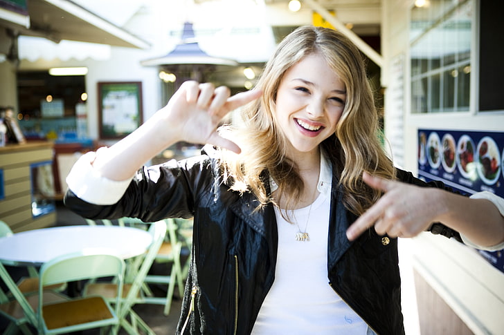 360x640px | free download | HD wallpaper: Chloë Grace Moretz, hair,  smiling, one person, young adult | Wallpaper Flare