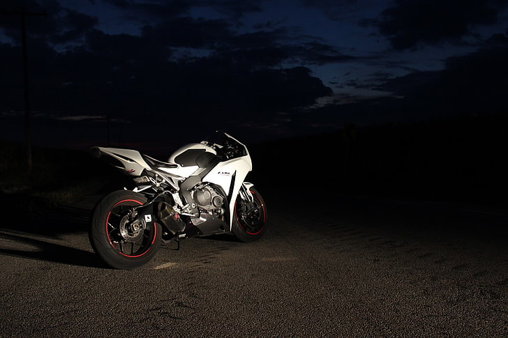 white and black sports bike, Honda, Honda cbr 1000 rr, motorcycle, HD wallpaper