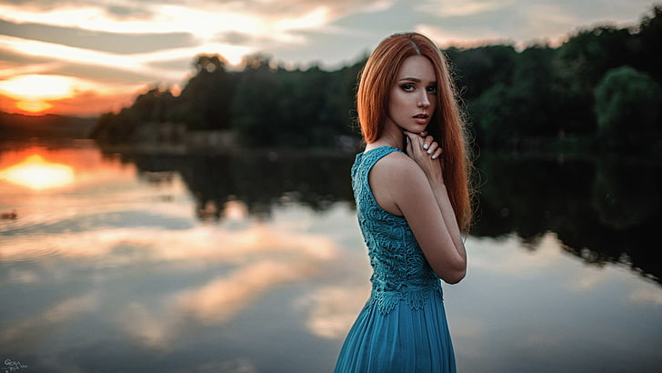 women's blue floral sleeveless pleated dress, model, redhead
