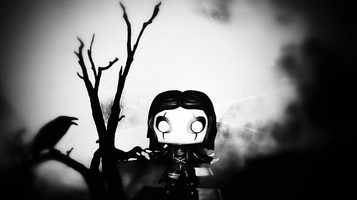 black and white cartoon character vinyl figure, The Crow, toys