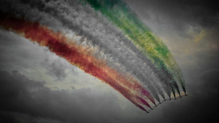 selective coloring, aircraft, airplane, smoke, contrails, Frecce Tricolori