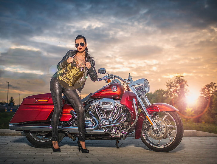 Harley Davidson, women with motorcycles, model, leggings, mode of transportation, HD wallpaper