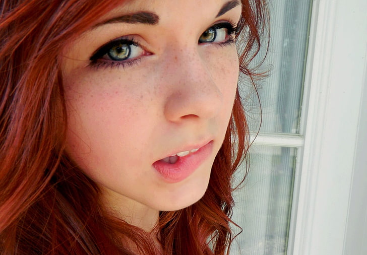 redhead, women, green eyes, face, freckles, biting lip, Claire Monnier