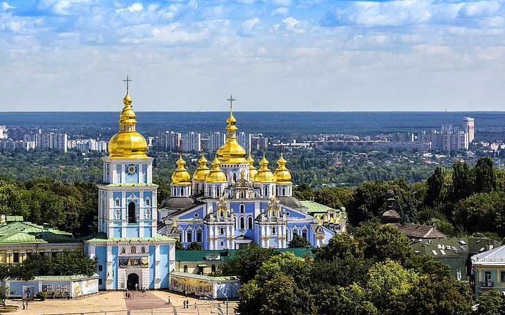 Nhà thờ St. Michael Kiev là một trong những công trình kiến trúc đáng ngắm nhất tại Ukraine. Vẻ đẹp tuyệt vời của nó làm say lòng bao du khách đến thăm quốc gia cổ kính này. Bạn sẽ không thể cưỡng lại sức hấp dẫn của những tấm hình liên quan đến nhà thờ St. Michael Kiev.