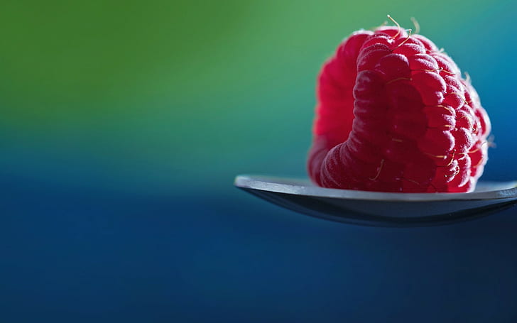 macro, raspberries, spoons, simple background
