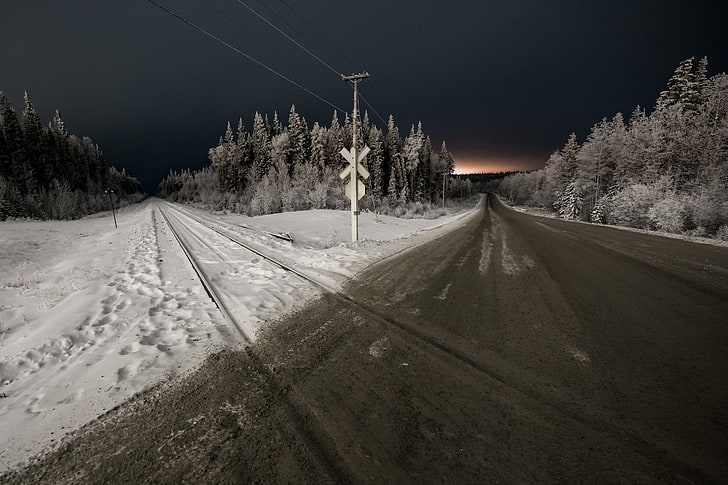 gray sand, railway crossing, night, landscape, road, snow, trees, HD wallpaper