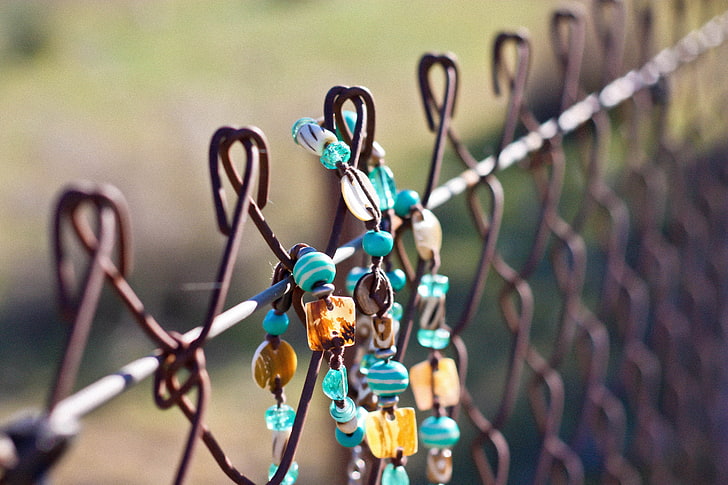 beaded teal and beige necklace, fence, jewelry, macro, bracelet, HD wallpaper
