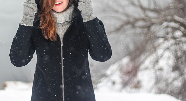 women, snow flakes, winter, mittens, brunette, women outdoors, HD wallpaper