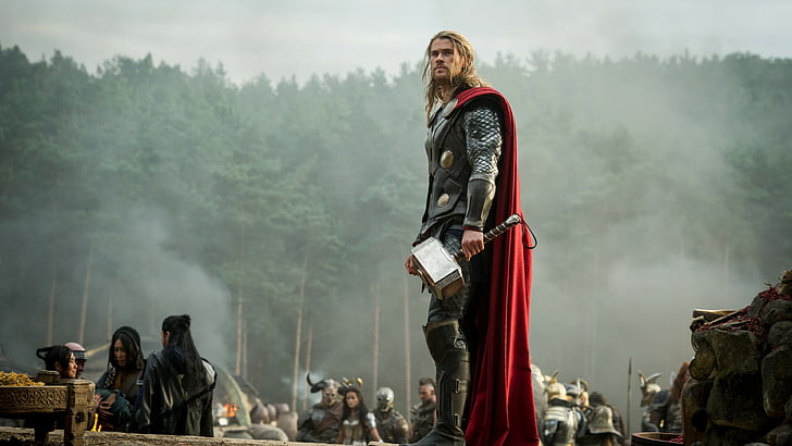 HD wallpaper: Thor holding mjolnir, Thor: Ragnarok, Chris Hemsworth, 4k |  Wallpaper Flare