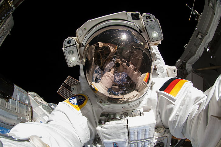 space suit, orbits, reflection, German, Earth, astronaut, self shot, HD wallpaper