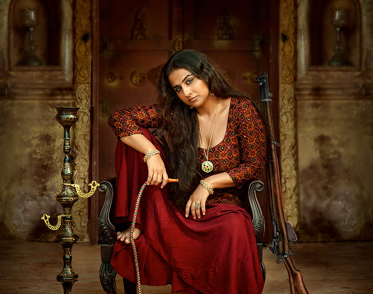 woman holding hookah hose sitting on brown chair, Begum Jaan, HD wallpaper