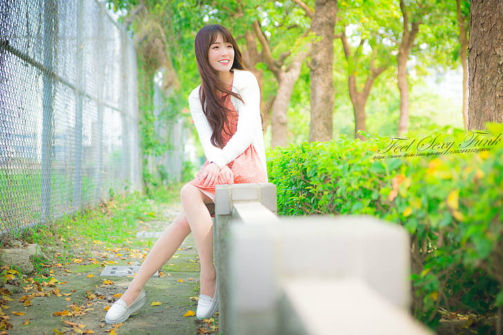 smiling, urban, women, long hair, Asian, model, sitting, women outdoors, HD wallpaper