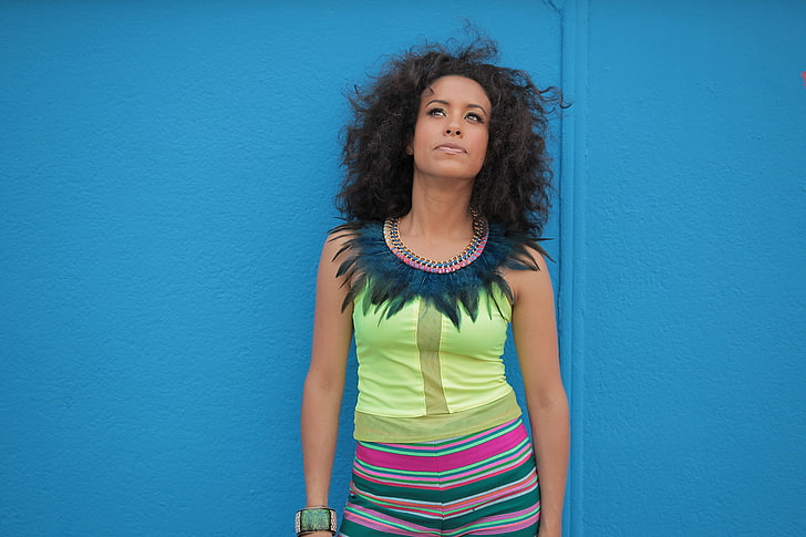 woman looking up in front of blue wall, La Yegros, singer, Cumbia