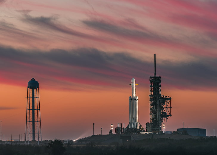 white spacecraft, SpaceX, rocket, launch pads, Falcon Heavy, Cape Canaveral, HD wallpaper