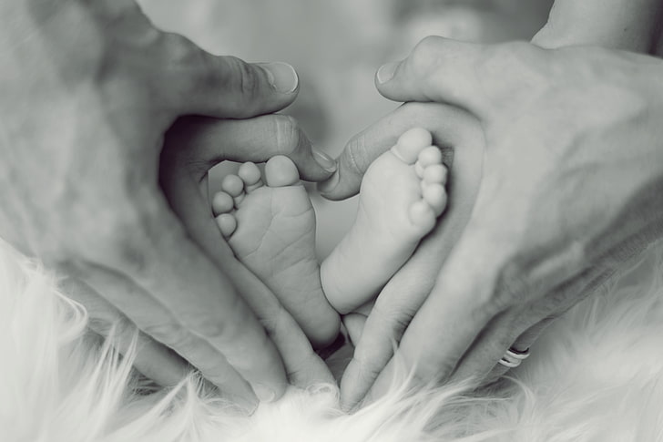 child's feet, family, hands, love, happiness, bw, human body part, HD wallpaper