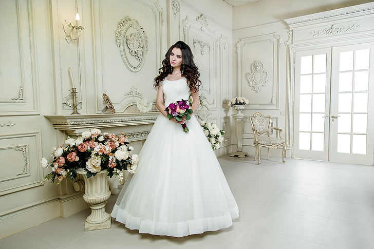 Full Length View on Beautiful Woman Posing in a Wedding Dress. Stock Photo  - Image of hairstyle, bridal: 69114268